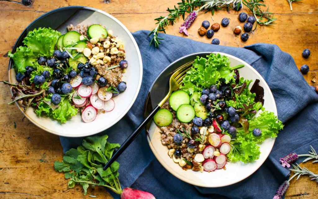 What to Put in a Salad To Make it Healthy?